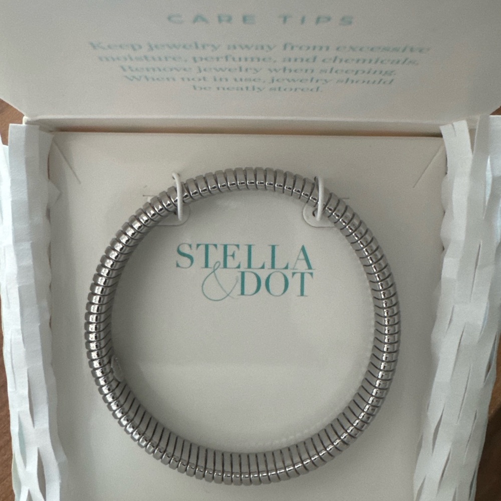Stella & Dot Metallic Stretch Snake Bracelet - NIB, never removed! - Picture 2 of 3